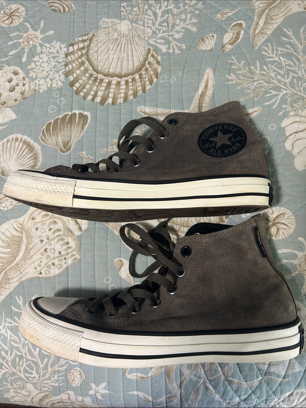 Converse Chuck Taylor Suede High-Top Sneakers in Charcoal Gray